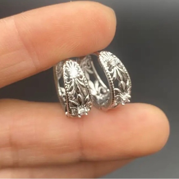 Hoop earrings - Picture 4 of 5